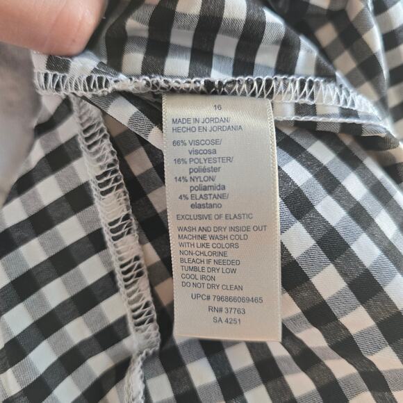 Rafaella Comfort Women's Plaid Shorts Black and White Size 16 - Picture 6 of 6